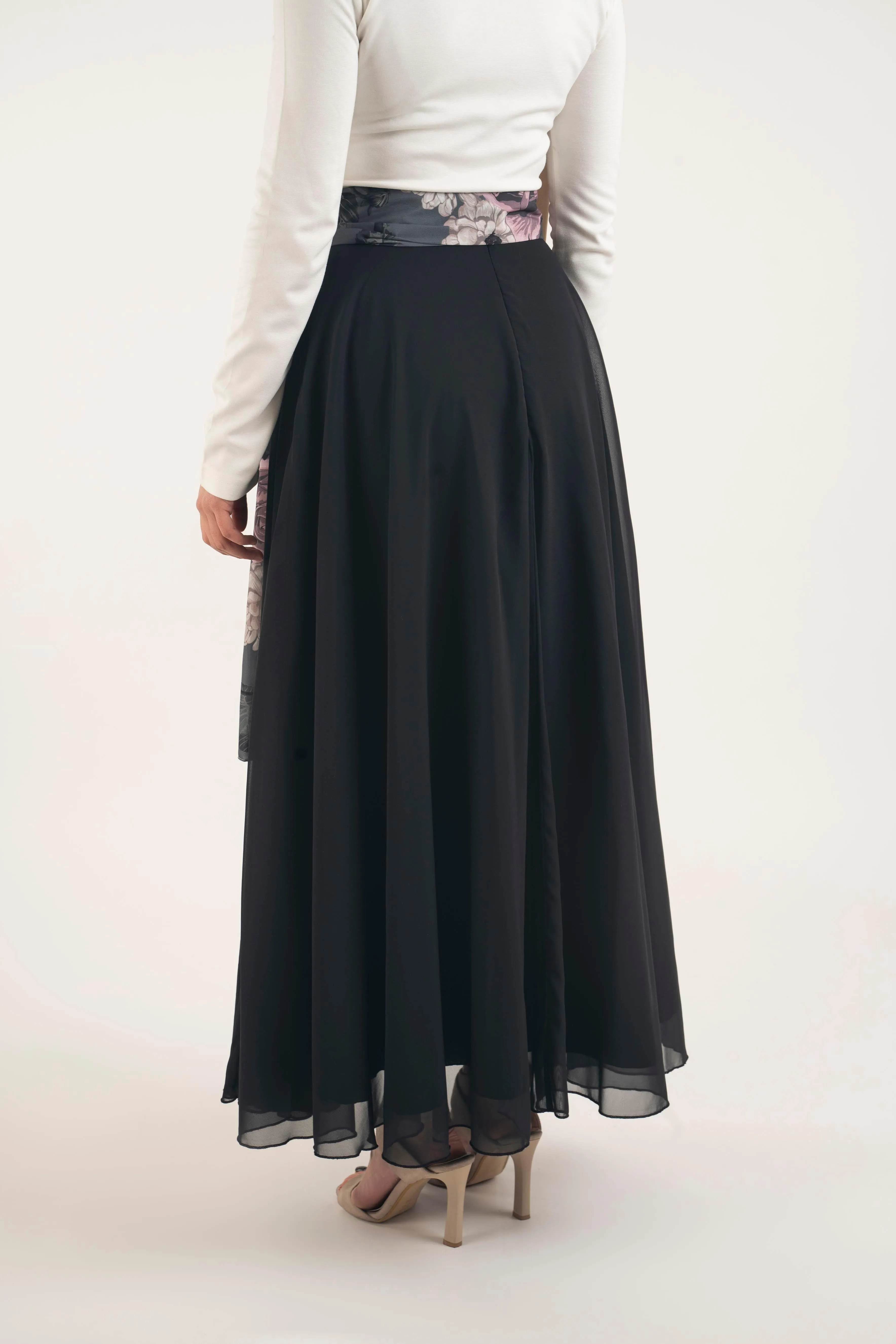 Black flow skirt