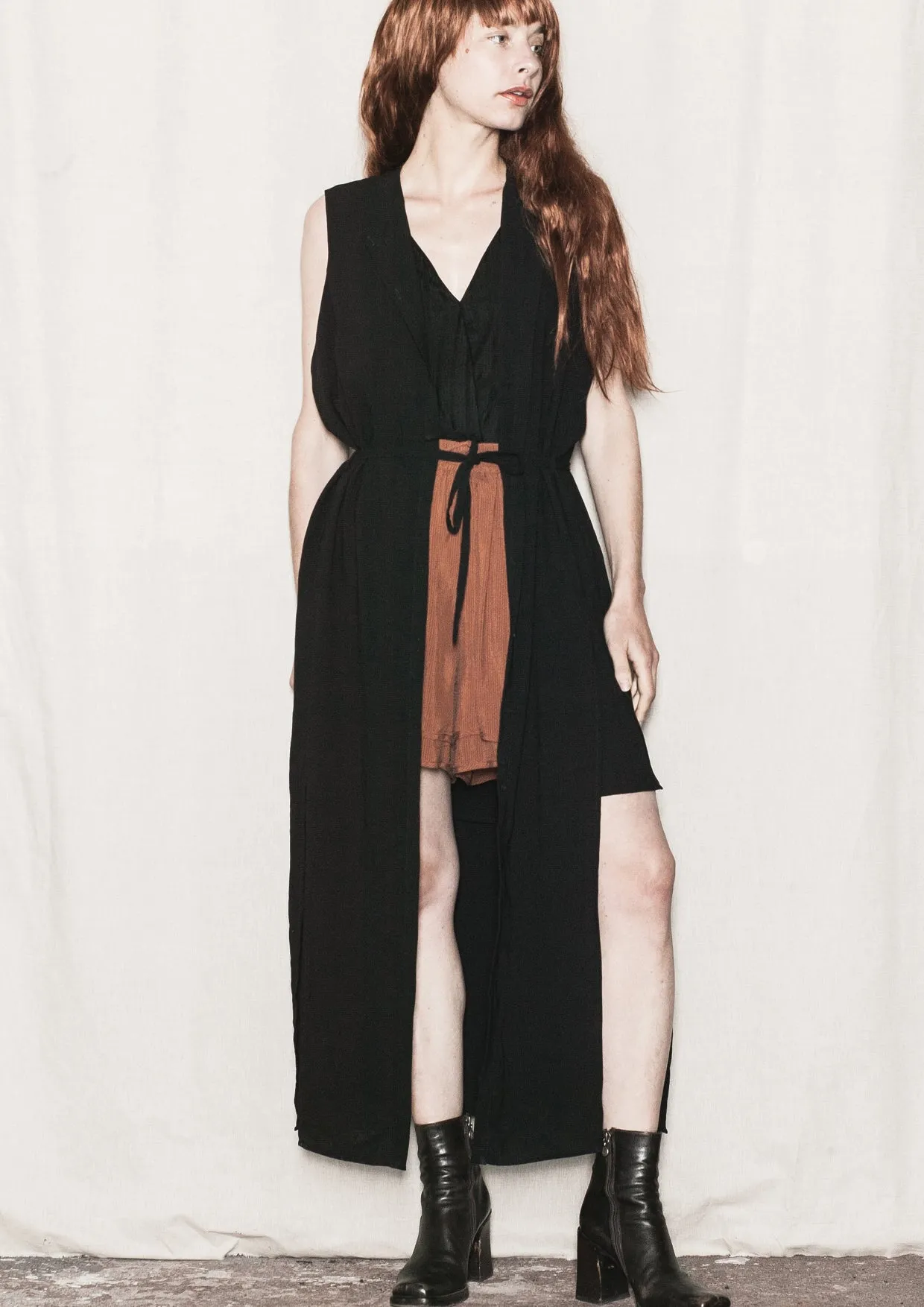 DRESS/VEST LONG SLEEVELESS - black