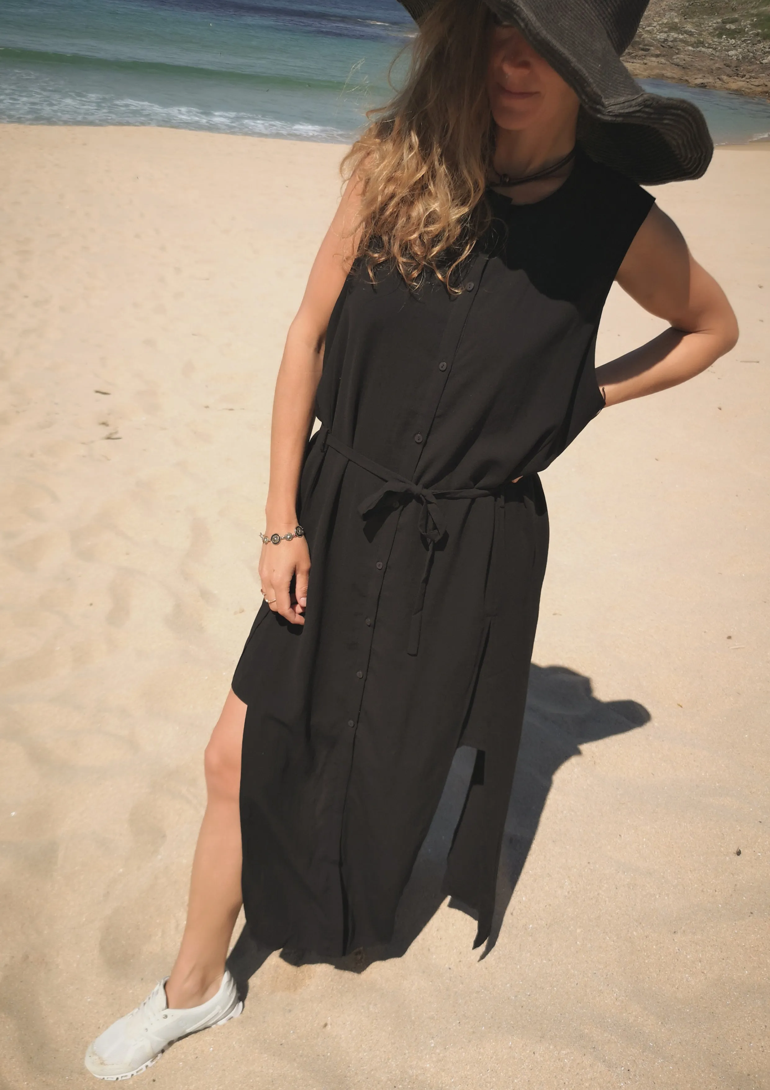 DRESS/VEST LONG SLEEVELESS - black