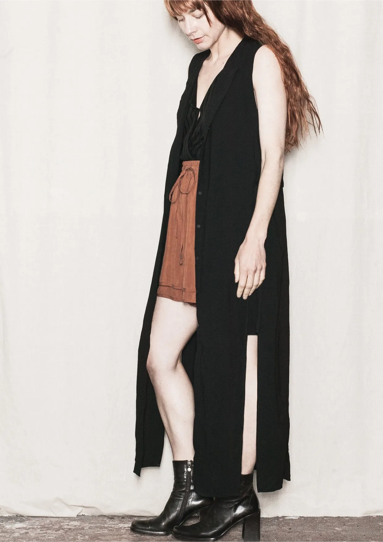 DRESS/VEST LONG SLEEVELESS - black