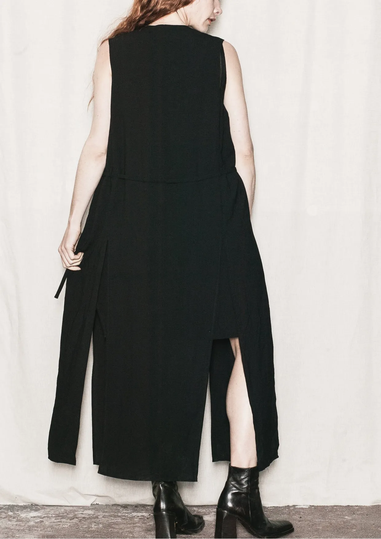 DRESS/VEST LONG SLEEVELESS - black