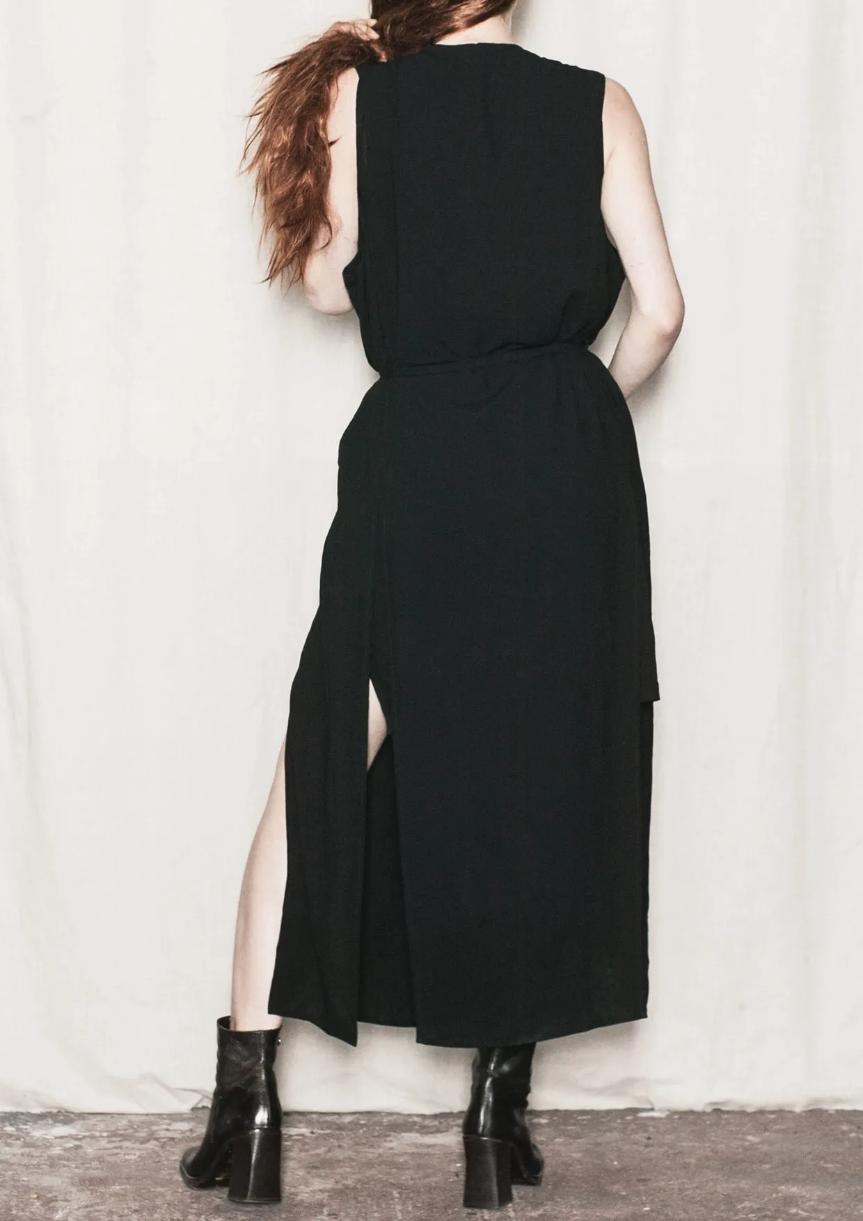 DRESS/VEST LONG SLEEVELESS - black