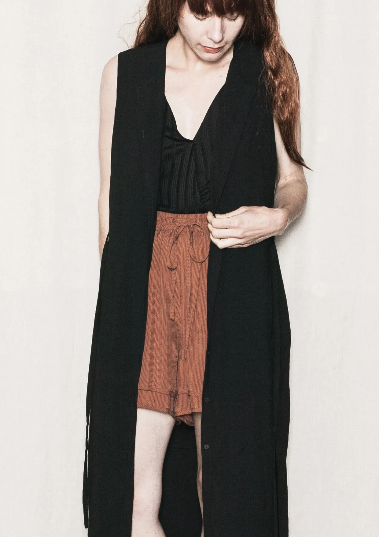 DRESS/VEST LONG SLEEVELESS - black