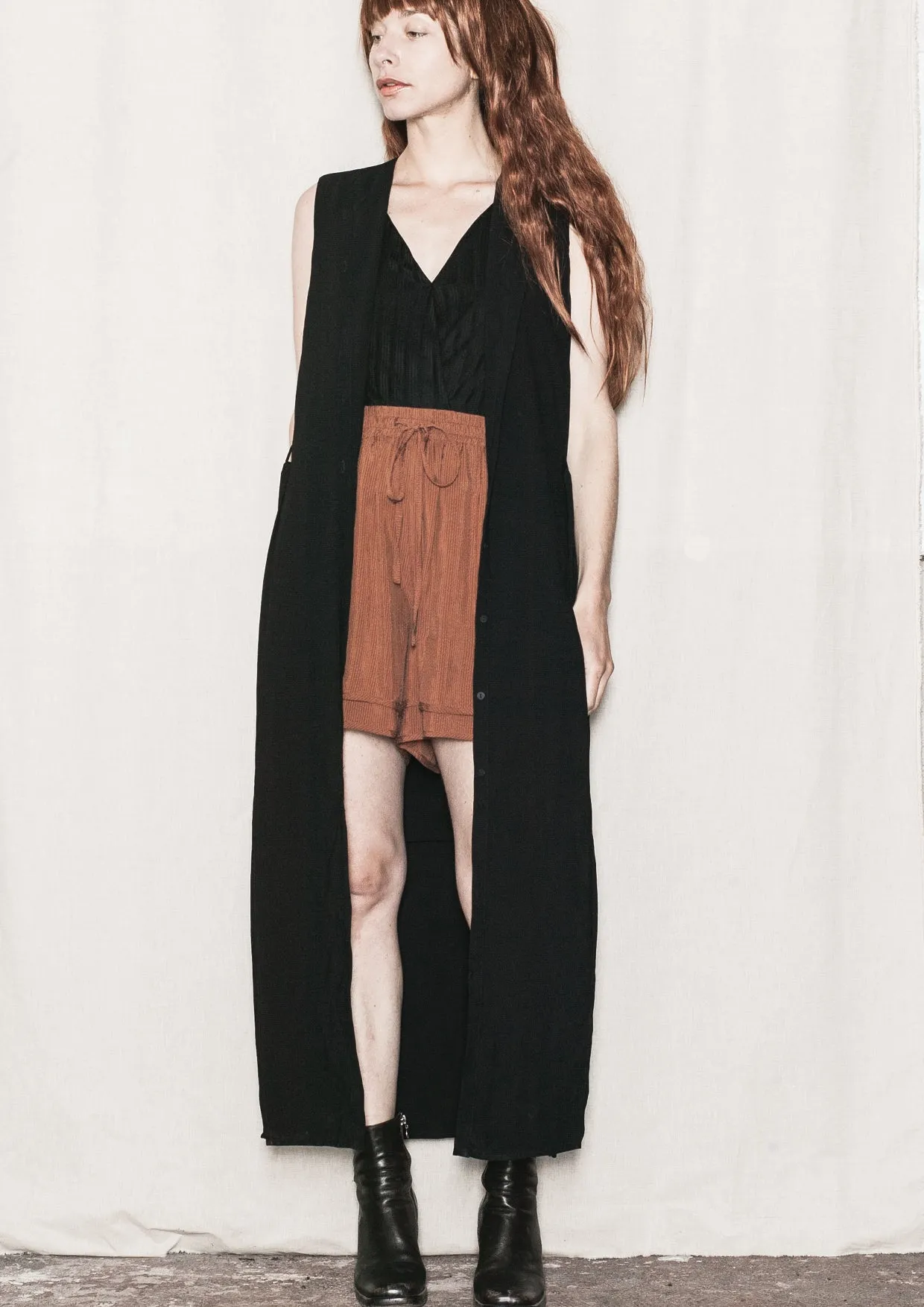 DRESS/VEST LONG SLEEVELESS - black