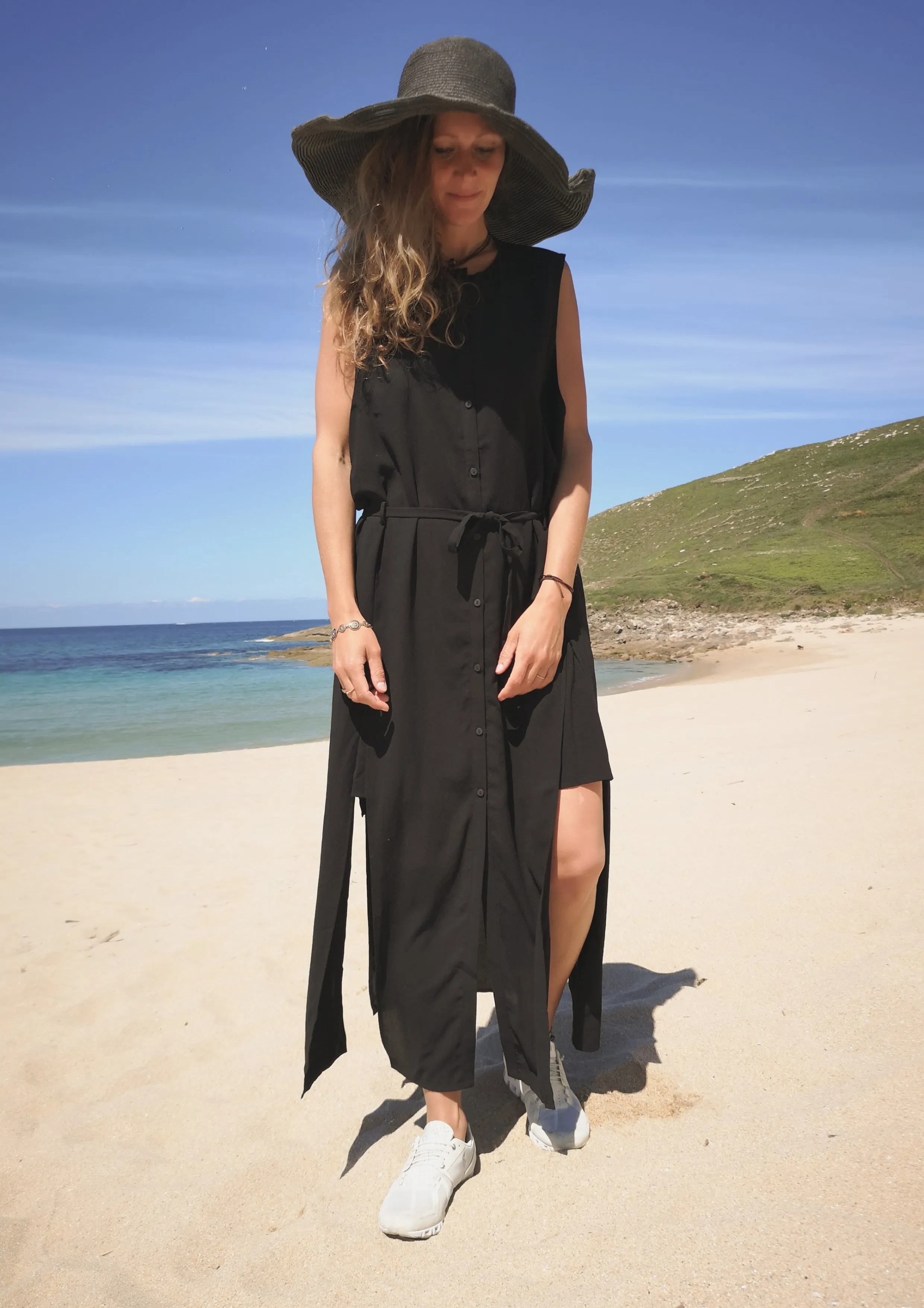 DRESS/VEST LONG SLEEVELESS - black