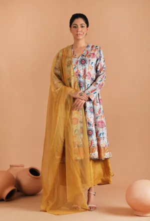 Set Of 3: Nayantara Allover Kalamkari Flared Kalidar Kurta With Flared Pallazo Pants & Organza Dupatta